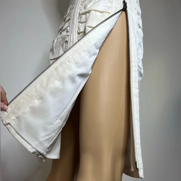 Nanette Lepore White scrunch pencil skirt w/zippers down side. - Picture 5 of 9